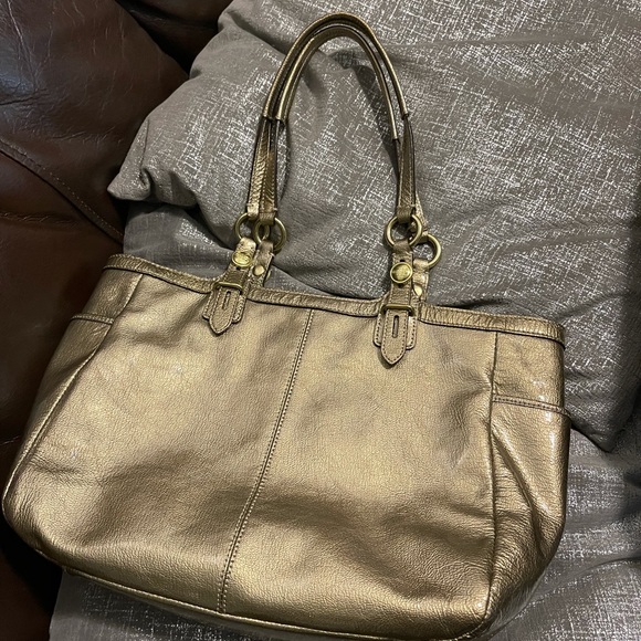 Gold Coach purse - Picture 7 of 10